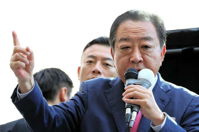 演説する立憲民主党の野田佳彦代表=2024年10月15日午前9時15分、東京都八王子市、井手さゆり撮影