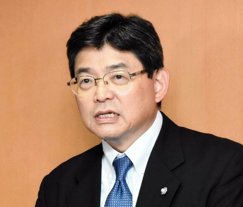 兵庫県知事選への立候補を表明した中村稔氏＝兵庫県庁