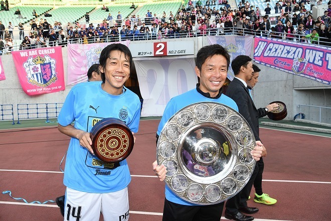 多くのタイトルもともに手にしてきたふたり。その間には濃密なエピソードが。（C）SOCCER DIGEST