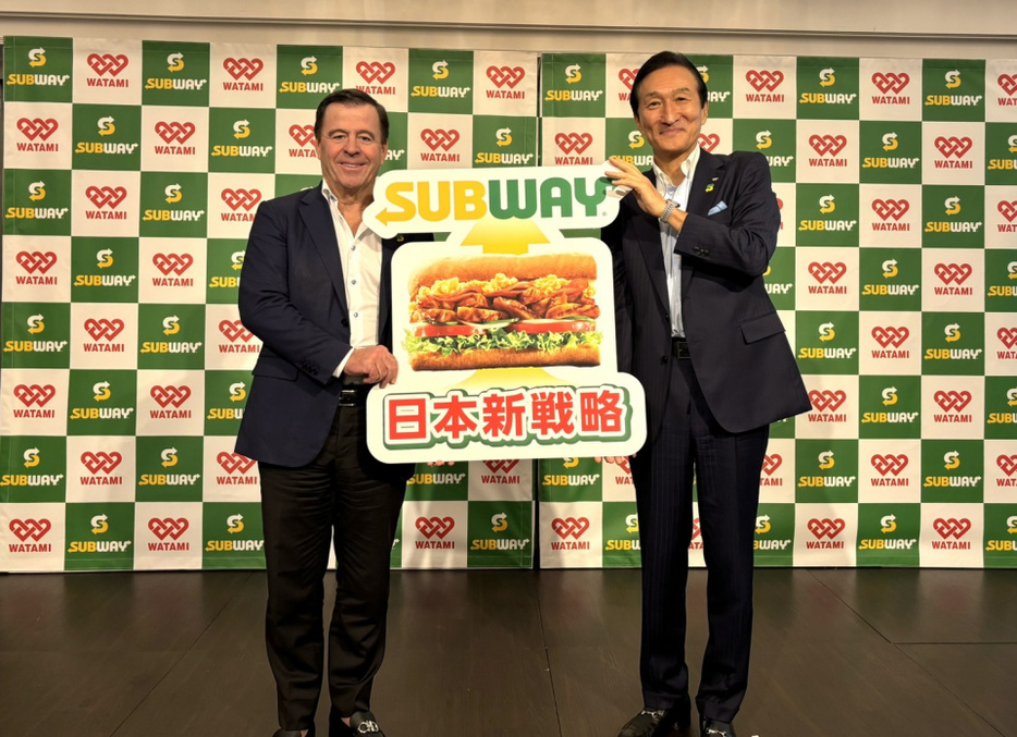 （左から）Subway CEO ジョン・チッジー氏、ワタミ代表取締役会長 兼 社長CEO 渡邉美樹氏