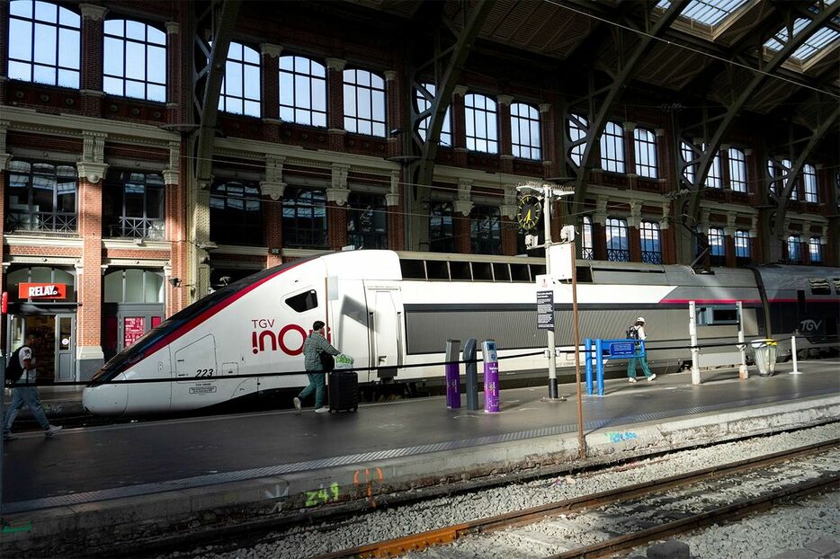 リール・フランドル駅に停車中のTGV＝2024年8月8日、フランス北部のリール（Antoine Boureau/ Hans Lucas via ReutersConnect）