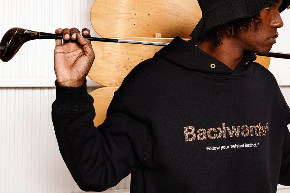 今春に誕生した「Backwards（バックワーズ）」 Primary Logo SW Hoodie_411-31001