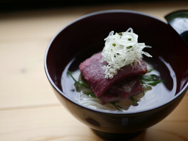 名店で腕を磨いたシェフによる、奈良県の厳選食材を使った絶品コース