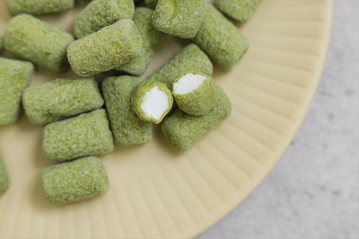 抹茶の香りが広がる「チョコがけマシュマロ 抹茶」