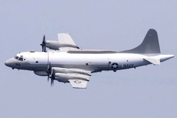 アメリカ海軍の電波情報収集機EP-3E（画像：アメリカ海軍）。