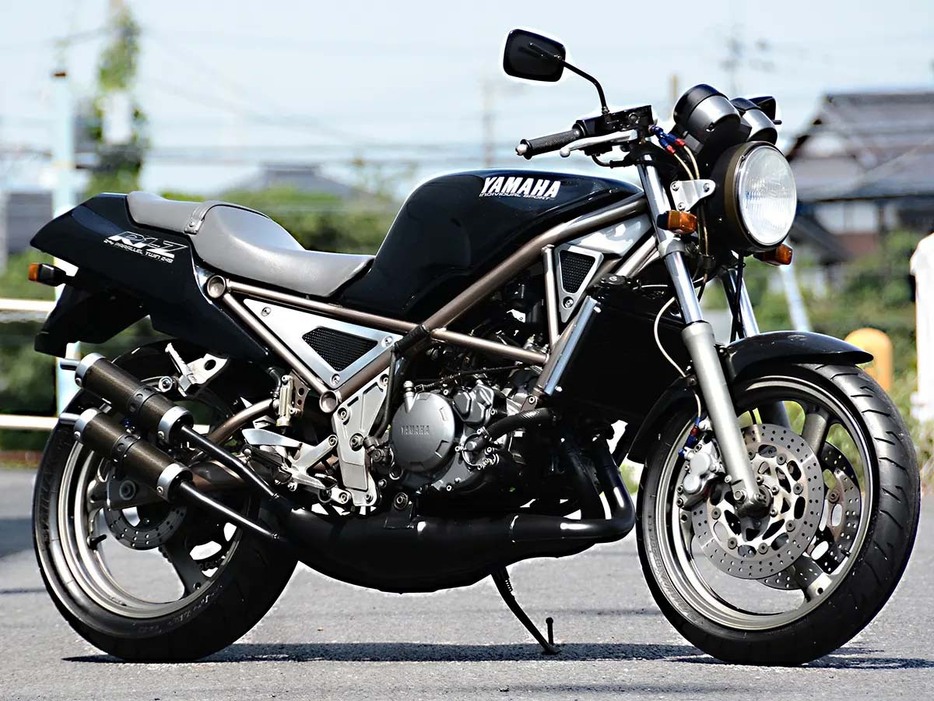 RZ250Rのポジジョンを引き継ぐと共に、ネイキッドバイクブームの中でも存在感を示した「R1-Z」を振り返る