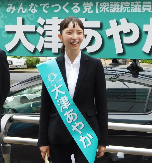 大津綾香氏＝石神井公園駅前