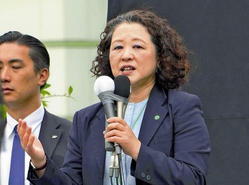 応援演説する連合の芳野会長（２４日、横浜市で）