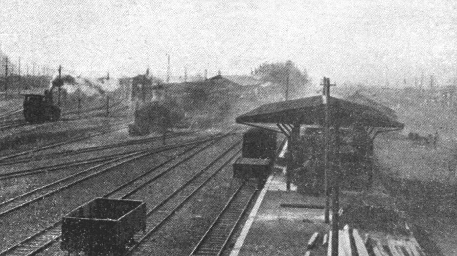 1920（大正9）年頃の田端駅。右に見えるのがホーム。左には操車場へ向かう蒸気機関車が写っている（鉄道博物館所蔵）