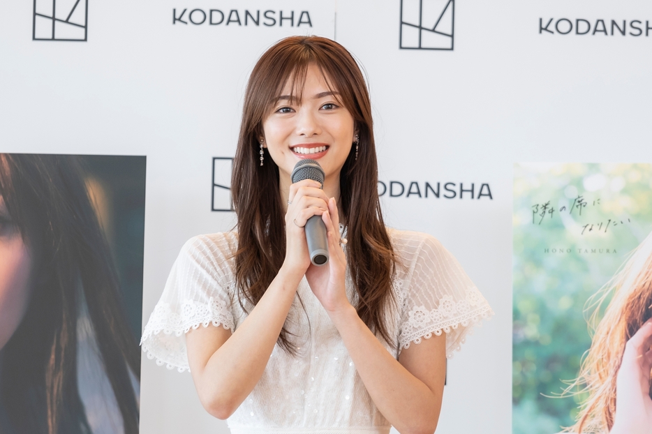 2nd写真集『隣の席になりたい』（講談社）発売記念会見に登壇した田村保乃（撮影：三田春樹）