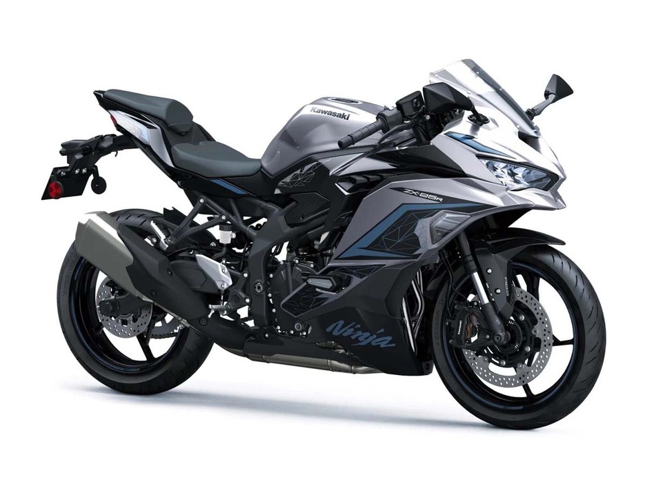 カワサキのニンジャZX-25R SEは、車両価格（税込み）96万2500円。最近の軽二輪には、100万円近い高価なモデルもある