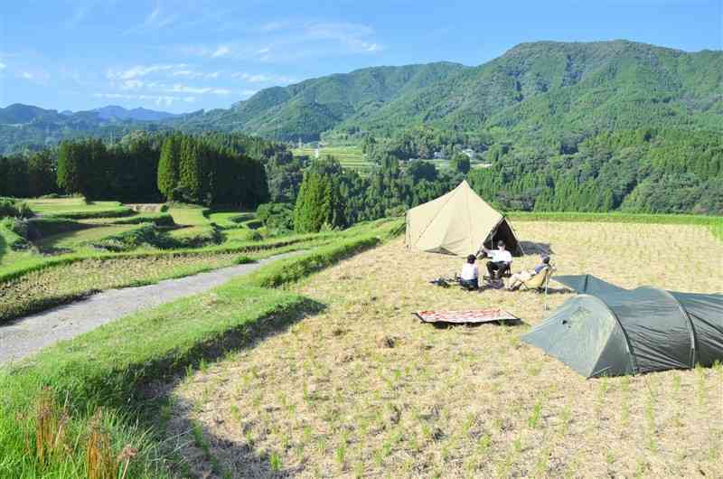 キャンプ場として開放する下福良地区の棚田＝12日、美里町