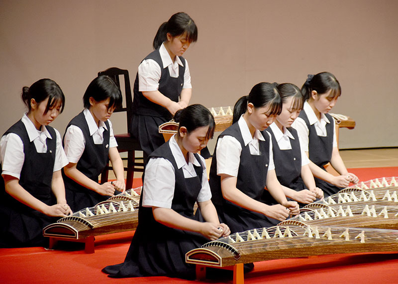 県内の6校が日ごろの稽古の成果を披露した県高校総合文化祭日本音楽部門発表会