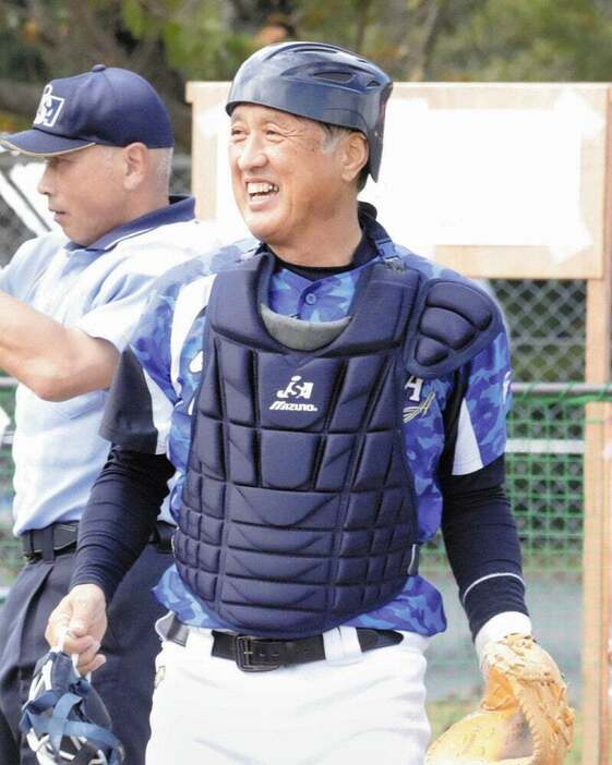 試合中、笑顔を見せる大浜さん（20日、鳥取県大山町で）＝久保田万葉撮影