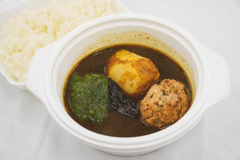 東京初出店「スープカレー＆和ダイニング つばらつばら」の「鶏つみれスープカレー」1200円（税込）