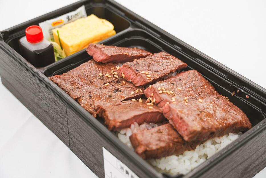 東京初出店「生産者直営 十勝ハーブ牛専門店」の「十勝ハーブ牛まぶし弁当」2800円（税込）