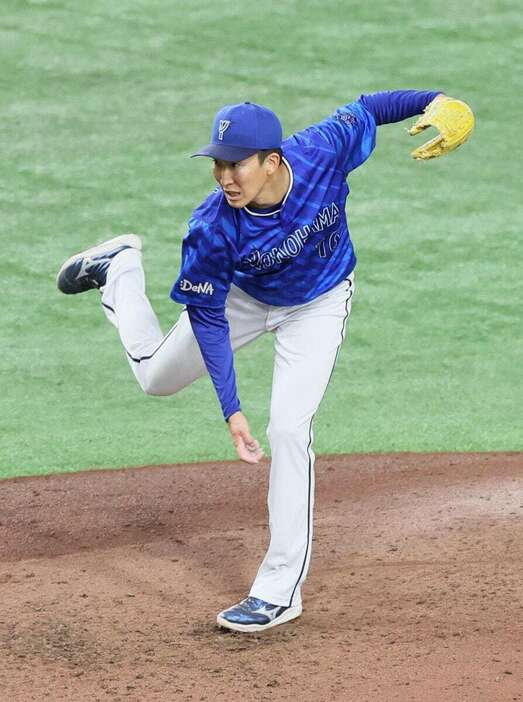 五回、力投するDeNA・大貫晋一＝東京ドーム（撮影・佐藤徳昭）