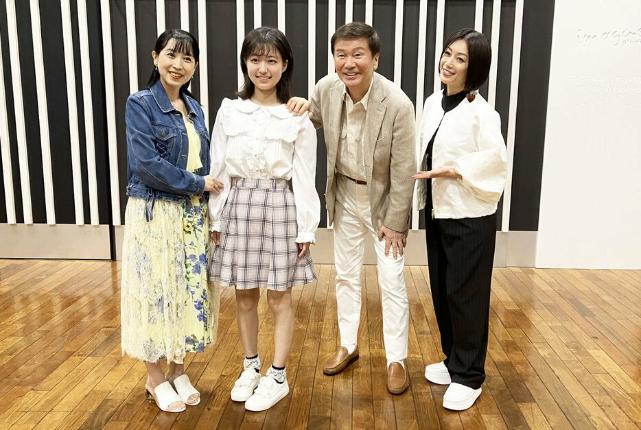 ラジオ番組の収録を行った(左から)西村知美、ゲストの山田美紅羽、森田健作、酒井法子