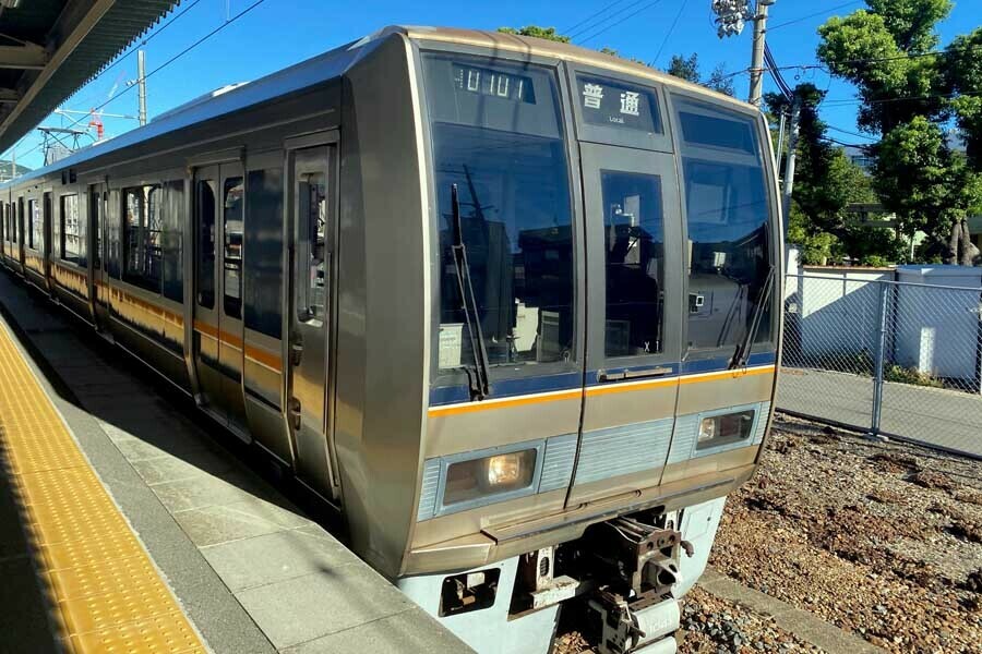 神戸市が廃止を要望したJR和田岬線の列車（画像：高田泰）