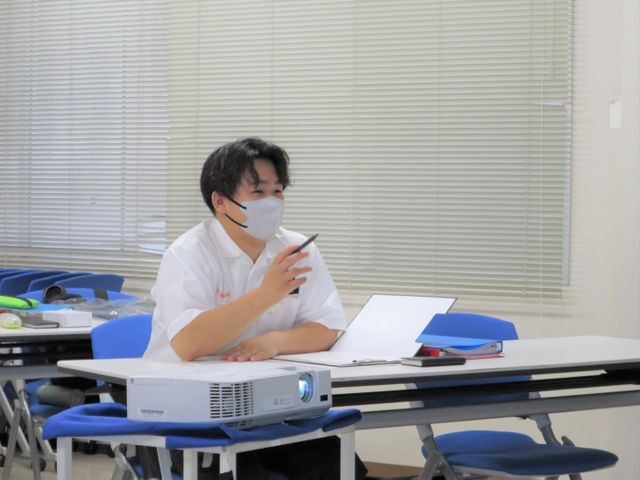 机上訓練に取り組む上川さん