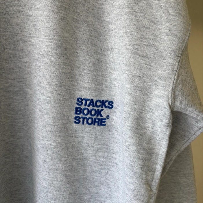 Embroidery Logo Sweatshirt 11,000円／stacks bookstore