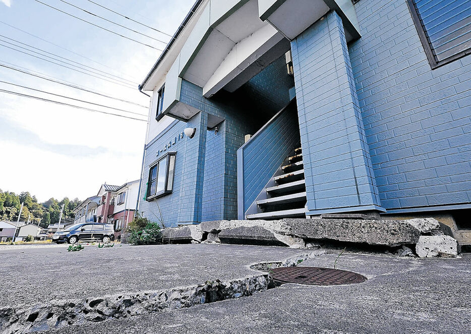 能登半島地震で被害に遭った賃貸住宅＝輪島市内