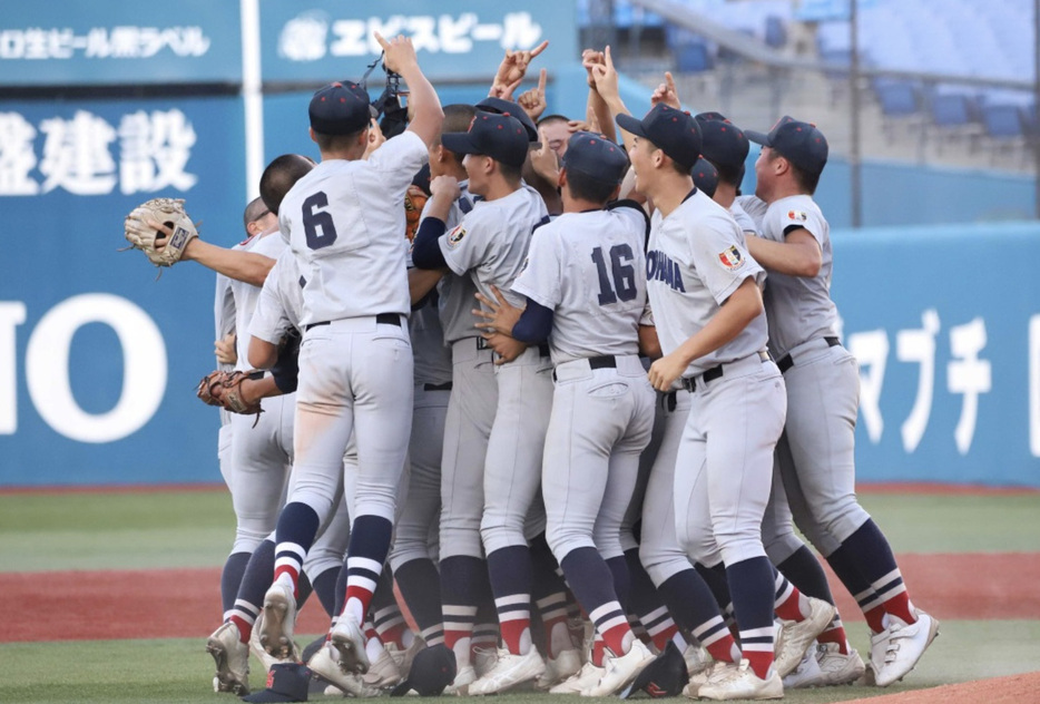 秋季神奈川県大会で優勝を決めた横浜ナイン