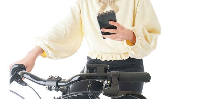 11月1日からはスマホを見ながらの自転車走行は検挙される