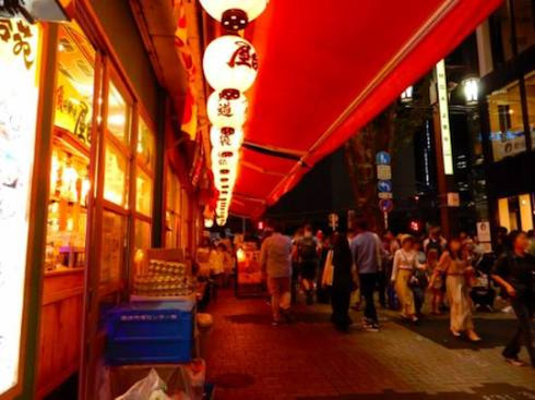 飲食店の倒産が過去最多ペースで推移している（提供：写真AC）