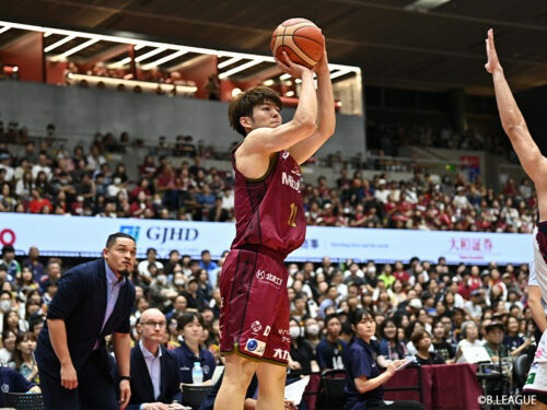 3ポイントとディフェンスを武器に川崎の先発を担う飯田遼 [写真]＝B.LEAGUE