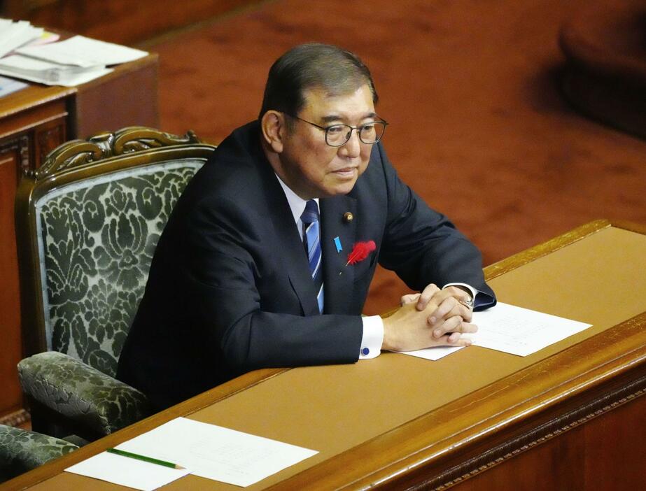 衆院本会議に臨む石破首相＝9日午後