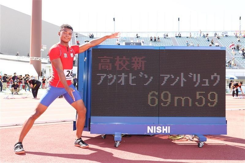 佐賀国スポ少年男子Aハンマー投で高校記録を69m59に再更新したアツオビン・アンドリュウ