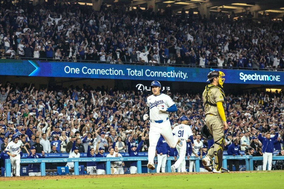 大勢のファンが詰めかけたドジャースタジアム（Robert Gauthier / Getty Images）