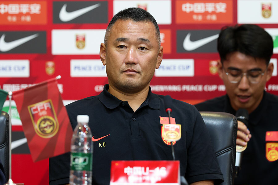 U-16中国代表・上村健一監督【写真：Getty Images】