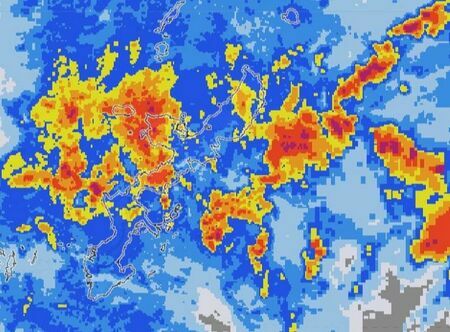 24日午前8時25分の沖縄本島と周辺の雨雲（気象庁のHPから）