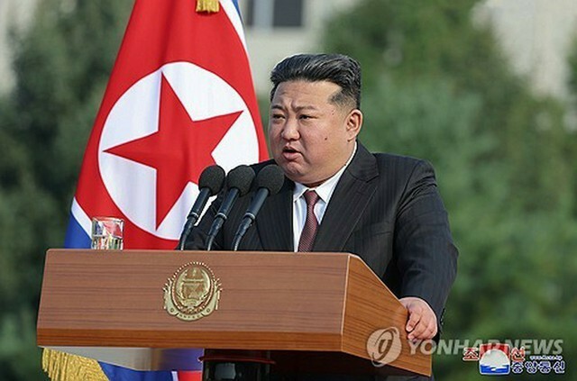 7日、金正恩国防総合大学で演説する金正恩氏＝（朝鮮中央通信＝聯合ニュース）≪転載・転用禁止≫