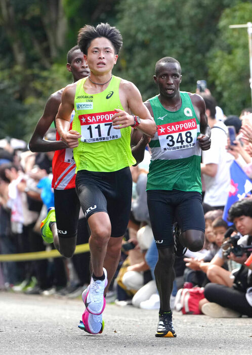 日本人トップでゴールした中央学院大・吉田礼志（カメラ・岡野　将大）