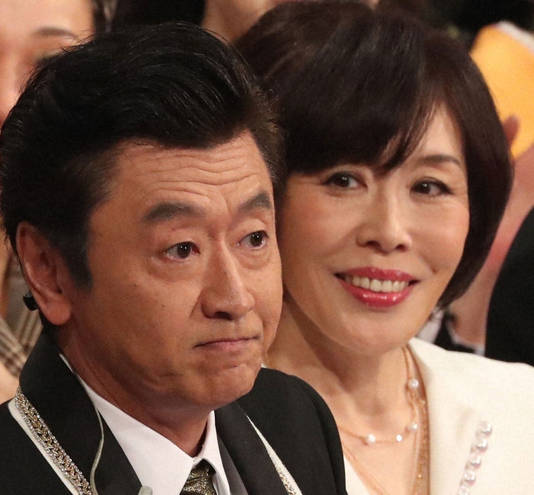 「サザンオールスターズ」桑田佳祐（左）と原由子夫妻