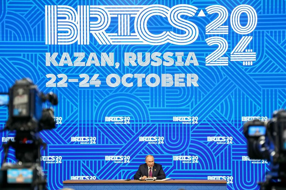 記者会見するロシアのプーチン大統領＝24日（タス＝共同）