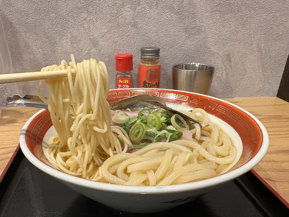 三河屋製麺の中華麺は小麦の芳醇な香りと旨みが特徴