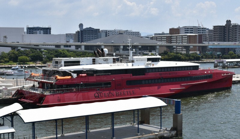 博多港に停泊中のクイーンビートル＝福岡市で2024年8月13日午後1時8分、長岡健太郎撮影