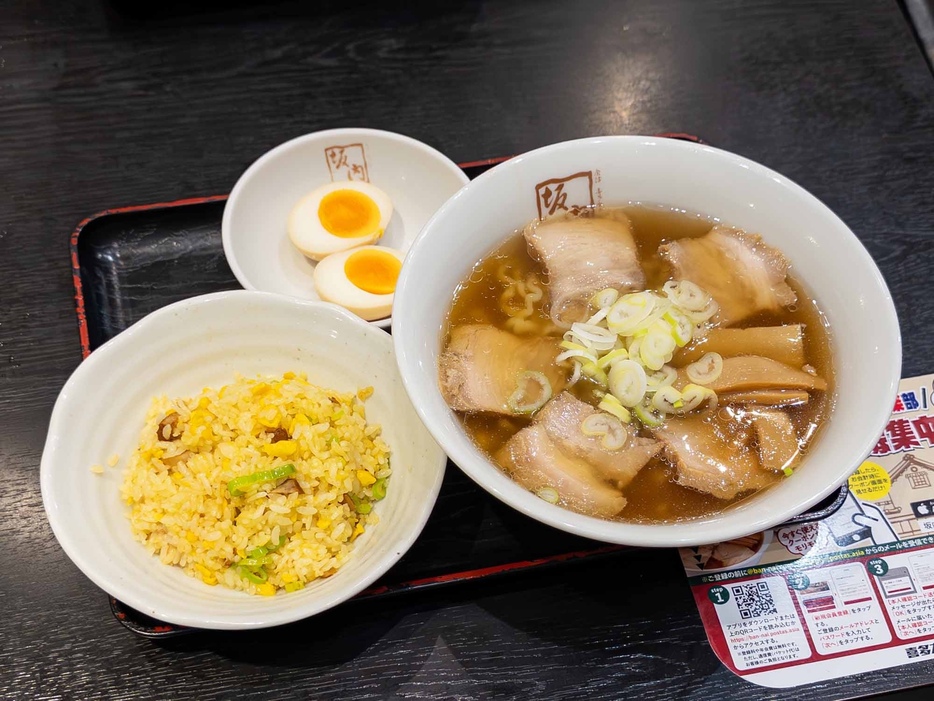 東海地方では数少ない喜多方ラーメンのチェーン店『喜多方ラーメン 坂内』で「半チャーハンセット」を食らう！