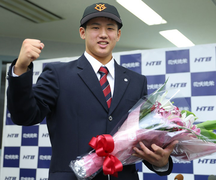 巨人からドラフト1位で指名された花咲徳栄高・石塚[写真=桜井ひとし]