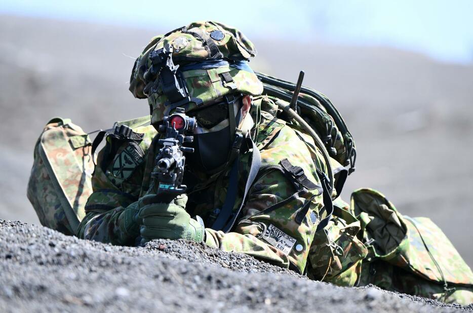 日米共同訓練に参加した陸上自衛隊水陸機動団の隊員＝静岡県の東富士演習場で2022年3月15日午後0時18分、西夏生撮影