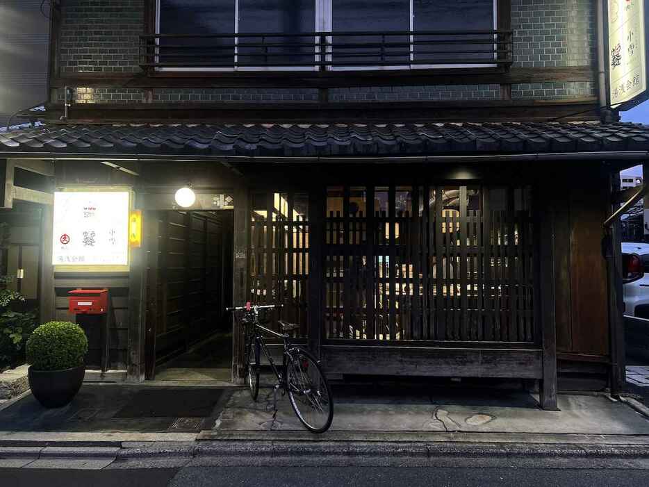 以前は湯浅さんの家だったことから「湯浅会館」と名付けられたそう　PHOTOGRAPH BY JUNKO AMANO