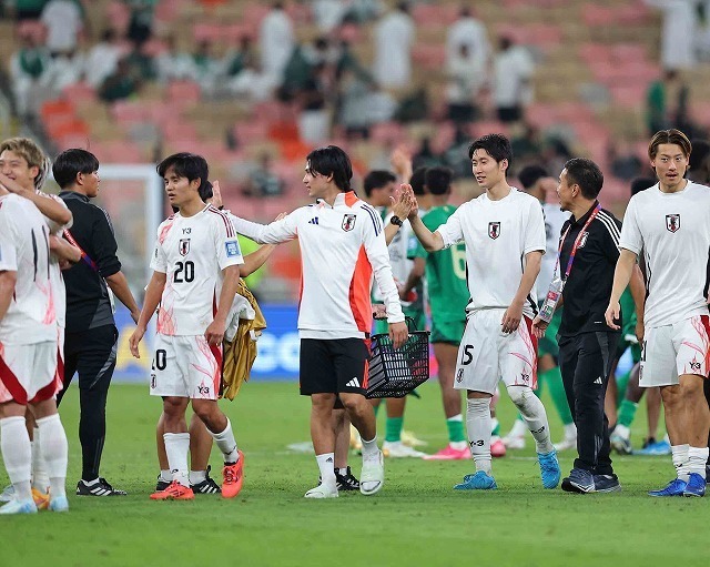 日本が敵地でサウジに２－０。独特の雰囲気にものまれず、しっかりと勝ち切った。写真：梅月智史（サッカーダイジェスト写真部／現地特派）