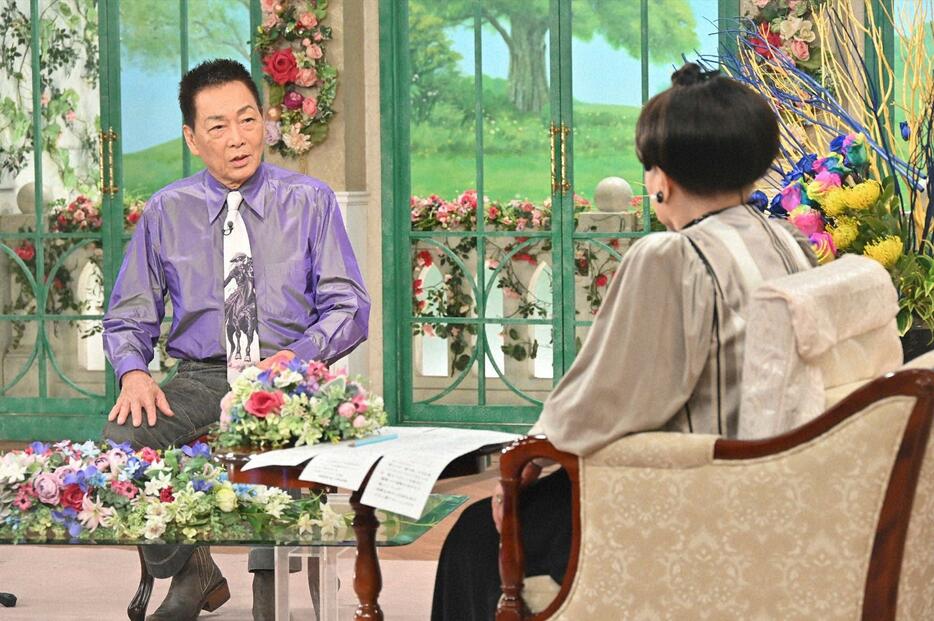 「徹子の部屋」に出演した錦野旦さん（左）＝テレビ朝日提供