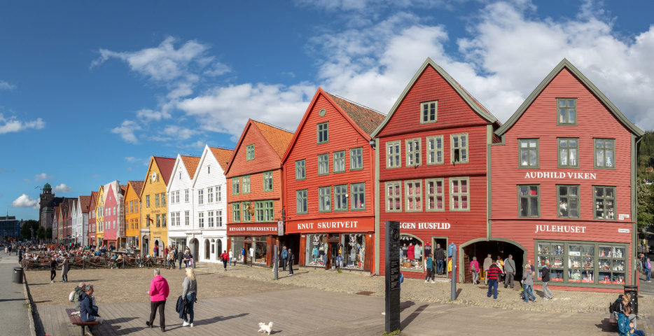 ベルゲンの港町出典：Norwegian Directorate for Cultural Heritage database. “Bryggen， Bergen， Norway”by Diego Delsois licensed under CC BY-SA 4.0