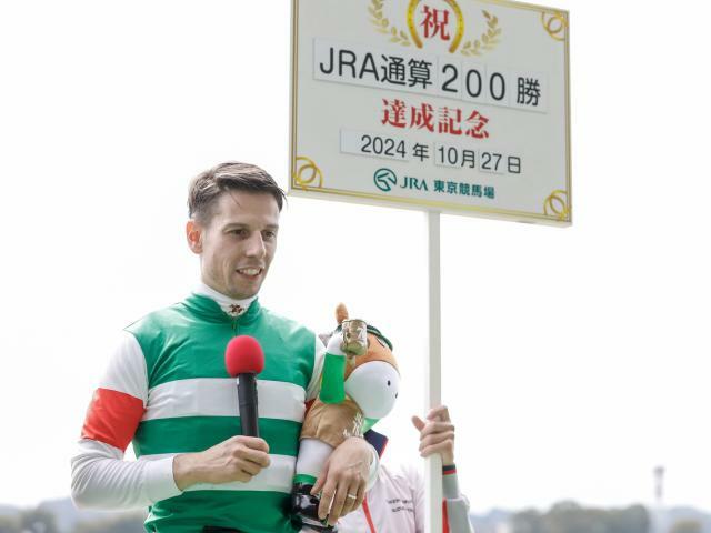 JRA通算200勝を達成したC.デムーロ騎手(撮影：下野雄規)