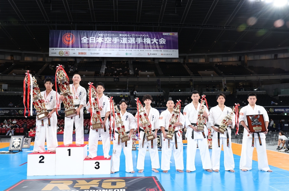 左から準優勝の遠田、優勝の多田、3位の岡田侑己、4位の前田勝汰、5位の塚本慶次郎、6位の渡辺優作、7位の後藤優太、8位の髙橋耕介、敢闘賞の落合奏太